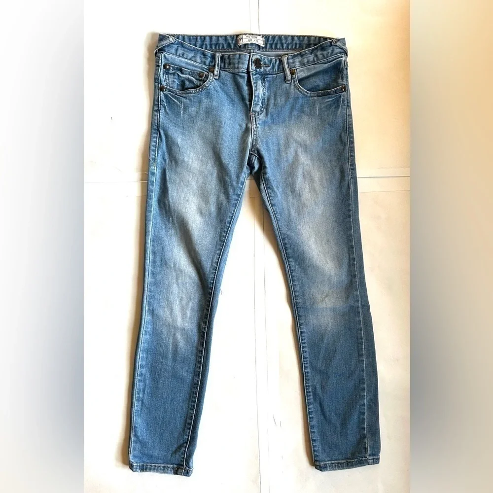 Free people blue jeans size 28 denim pants classic strechy comfy